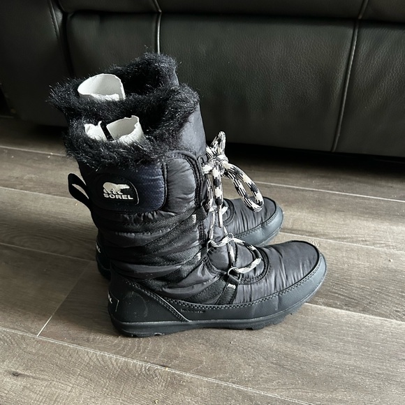 Sorel Shoes - Sorel Women's Black Winter Boots with White Accents